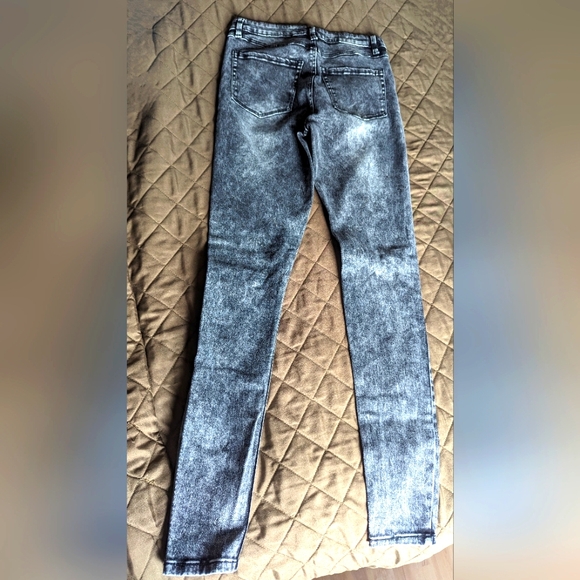 Distressed Black Skinny Jeans - Picture 4 of 4